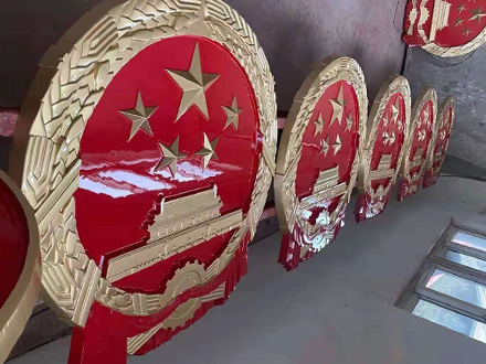如何根据需求定制悬挂国徽