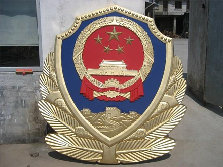 大型悬挂警徽的材料选择